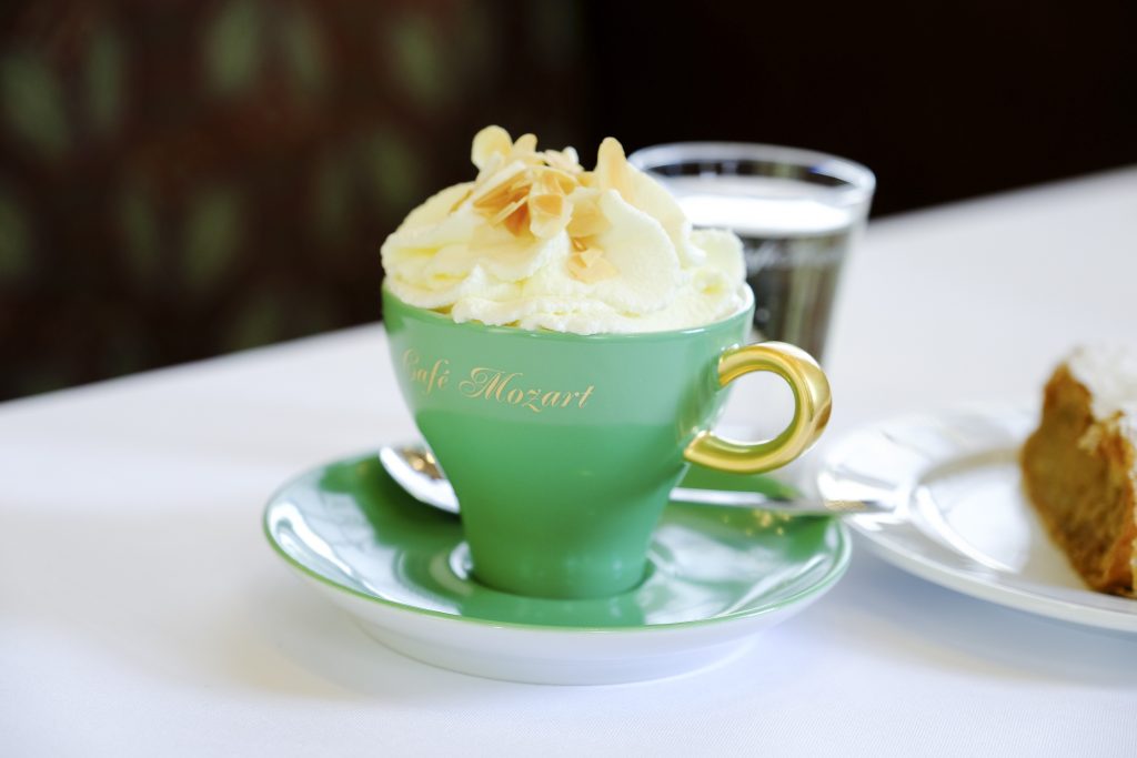 Cafe Mozart, Cosmopolitan Viennese Coffee House