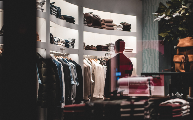 Unlock the Future of Fashion Retail: How Tech is Transforming Shopping Experience