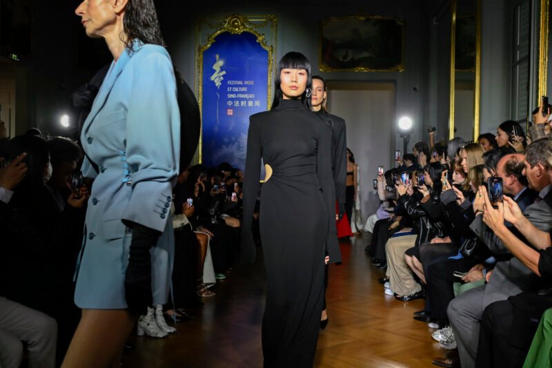 Paris SS24: Structure and fluidity meet in THEUNISSEN Collection