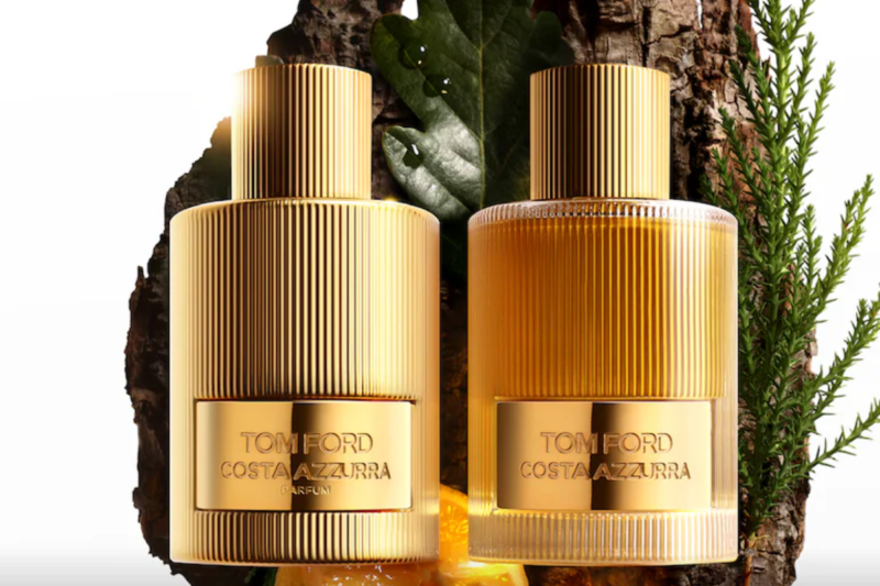 Close-up of popular men's summer fragrances for 2024 (Tom Ford COSTA AZZURRA EAU DE PARFUM) with vibrant and refreshing scent labels.