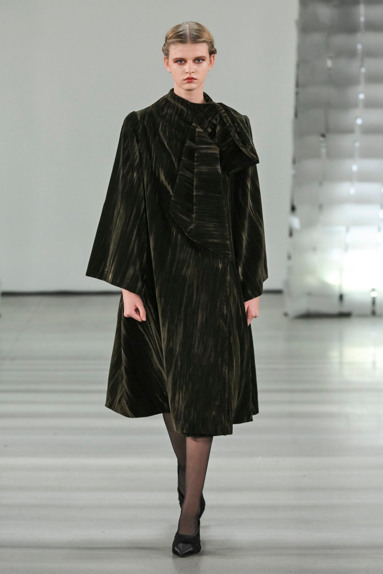 Veronika Kostková's Belle Époque-inspired collection at Mercedes-Benz Fashion Live 2024 merges historical elegance with modern fashion.