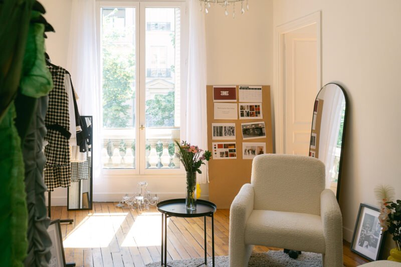 Exterior view of Eidiko Showroom Paris, a creative space for emerging fashion brands