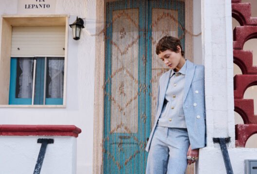 Model wearing Circolo 1901 SS26 linen-cotton tailored set showcasing relaxed elegance and freedom of movement